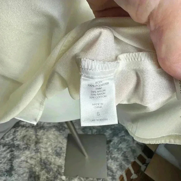 Size S Off White lace flowy blouse from New York & Company - Picture 5 of 5